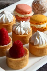 Pastelitos finos surtidos 20un