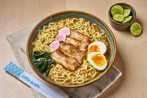 Sopa Ramen Cerdo - Tocineta Ahumada, Huevo y Espinaca en Caldo Japonés