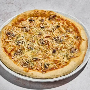 Pizza pollo con champiñón