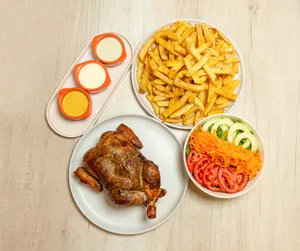 1 Pollos + 2 acompañamientos + Salsas