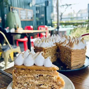 Torta hojarasca de manjar