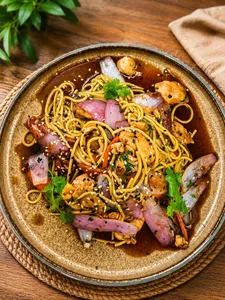 Tallarín saltado de Pollo