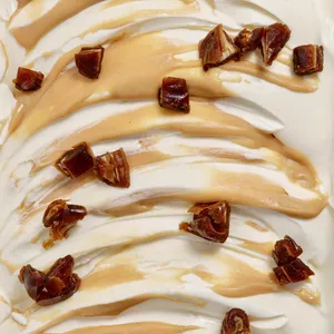 Chocolate blanco, dátiles y maní