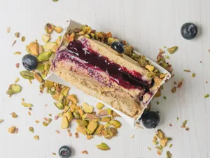 Alfajor de Pistacho y Frutos Rojos