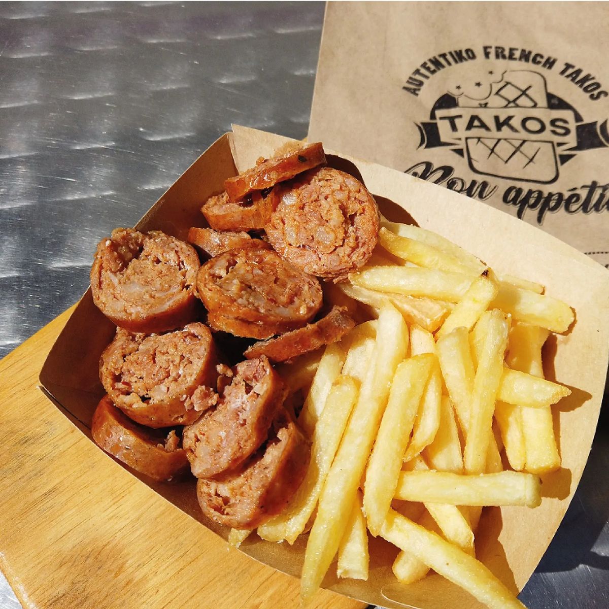 Papas Fritas + Chistorra (longaniza artesanal) Papas Fritas + Chistorra (longaniza artesanal)