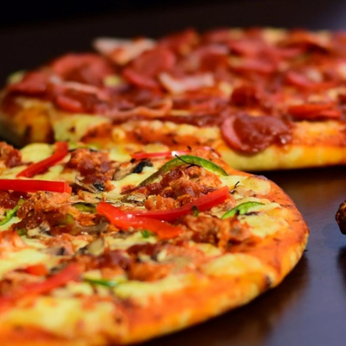 ⭐2x1 pizza mediana. Llévate una 3ra pizza por $5+Cola Gratis ⭐2x1 pizza mediana. Llévate una 3ra pizza por $5+Cola Gratis