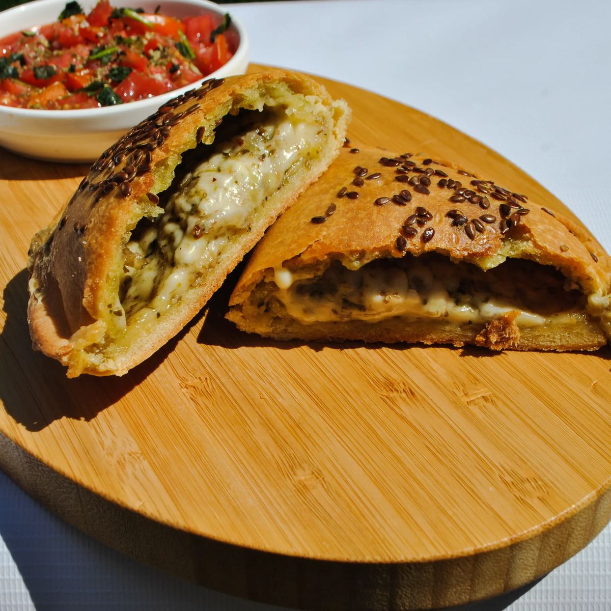 Empanada de cebolla caramelizada Empanada de cebolla caramelizada
